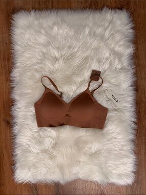 VertVie - Nude Seamless T-Shirt Bra - Size L